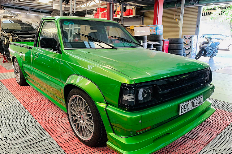 Bên cạnh đó, mẫu bán tải thuộc đời xe khá thấp nên thời hạn đăng kiểm còn được 3 tháng. Niên hạn xe chỉ tới 2023. Tới lúc đó, chiếc xe chỉ còn là vật trưng bày chứ không thể lưu hành trên đường phố.