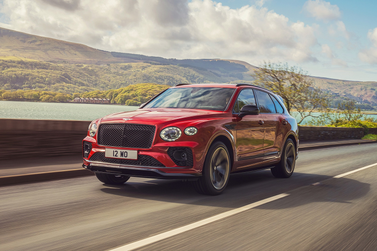 Bentley vừa giới thiệu phiên bản mới S của Bentayga. Đây sẽ là mẫu Bentley Bentayga thế hệ thứ 4, sau bản tiêu chuẩn V8 và 2 phiên bản cao cấp là Hybrid và Speed. Kể từ khi trình làng, dòng SUV siêu sang này trở thành sản phẩm quan trọng và giúp Bentley tăng trưởng doanh số ổn định, bất chấp nhiều khó khăn của thị trường.