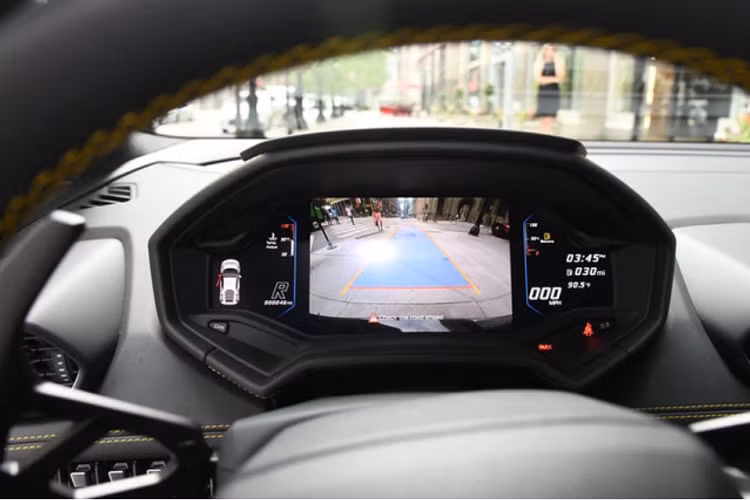 Như vậy, sau khi đã trải nghiệm hơn 18 chiếc xe Lamborghini Huracan thế hệ đầu tiên như bản LP610-4 hay LP580-2, các đại gia Việt đã chọn chơi bản nâng cấp Lamborghini Huracan EVO. Sự có mặt của Lamborghini Huracan EVO cũng là mảnh ghép hoàn hảo cho dòng xe Lamborghini Huracan trong nước khi sắp tới đây, chiếc xe Lamborghini Huracan STO cũng sớm có mặt tại dải đất hình chữ S.