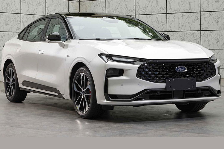Như đã thông báo từ trước, Ford Mondeo hạng D sẽ chính thức ngừng sản xuất tại châu Âu vào tháng 3/2022, chấm dứt gần 30 năm có mặt trên thị trường này. Trong khi đó, nhiều người đang thắc mắc rằng liệu Ford có tiếp tục phát triển và sản xuất một thế hệ mới hay chính thức đặt dấu chấm hết cho mẫu sedan hạng D này.