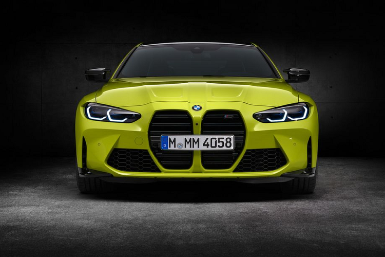 Trước đó, các tư vấn bán hàng từ phía BMW Việt Nam cho biết, dòng xe BMW 4-Series thế hệ mới sẽ được ra mắt tại thị trường Việt ngay trong năm nay với phiên bản 430i Convertible cùng gói trang bị thể thao M-Sport.