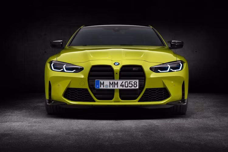 Trước đó, các tư vấn bán hàng từ phía BMW Việt Nam cho biết, dòng xe BMW 4-Series thế hệ mới sẽ được ra mắt tại thị trường Việt ngay trong năm nay với phiên bản 430i Convertible cùng gói trang bị thể thao M-Sport.