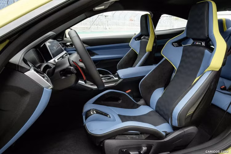 Điểm khác biệt lớn nhất giữa BMW M4 so với 4-Series nằm ở trang bị động cơ mạnh mẽ hơn. 