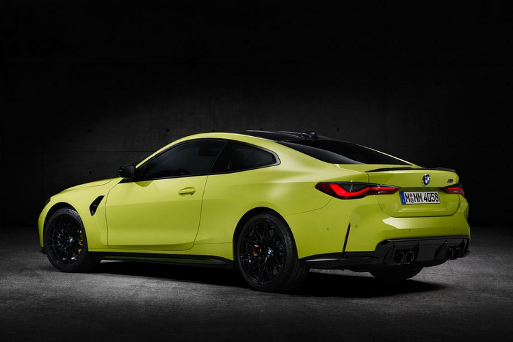 Thời gian tăng tốc của xe từ 0 - 100 km/h trong 4,1 giây. Riêng phiên bản Competition cao hơn, mẫu xe này có công suất tới 503 mã lực và 650 Nm mô-men xoắn, thời gian tăng tốc từ 0 - 100 km/h được rút ngắn còn 3,8 giây. 