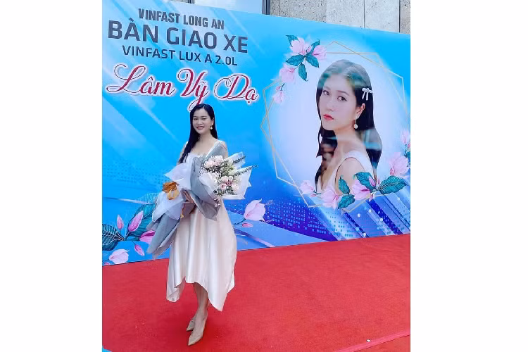 Lam Vy Da tau VinFast Lux A2.0 hon 1 ty dong-Hinh-2