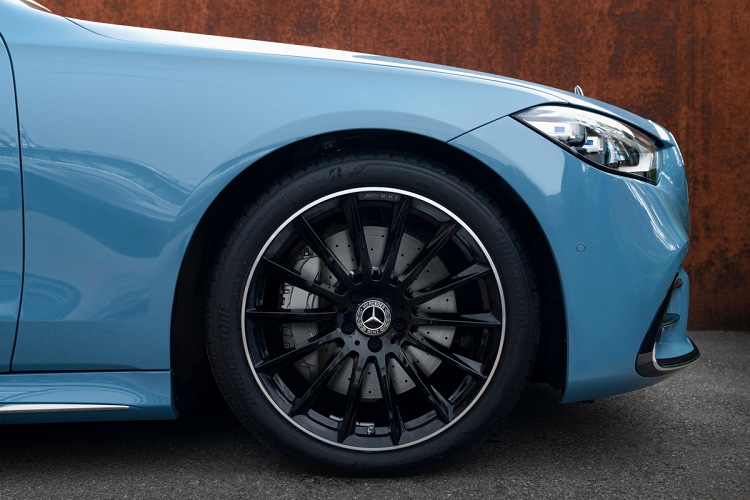 Theo như kế hoạch của Mercedes, trong tương lai không xa, danh mục sản phẩm của bộ phận Manufaktur sẽ còn mở rộng hơn nữa, tập trung chủ yếu đến các thương hiệu phụ AMG và EQ.