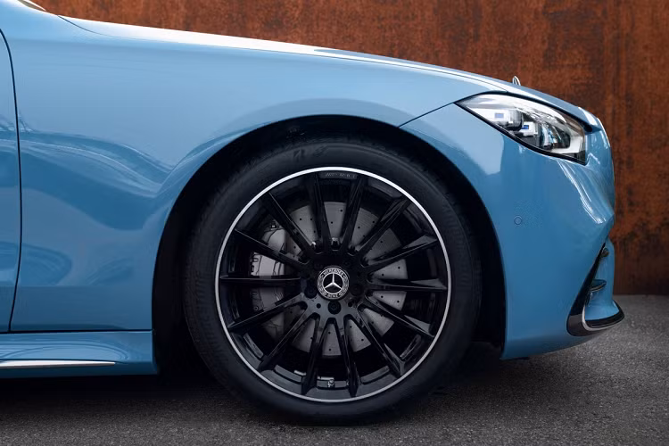 Theo như kế hoạch của Mercedes, trong tương lai không xa, danh mục sản phẩm của bộ phận Manufaktur sẽ còn mở rộng hơn nữa, tập trung chủ yếu đến các thương hiệu phụ AMG và EQ.