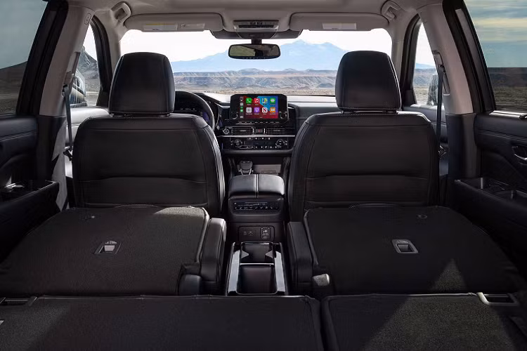 Ngay cả bản Pathfinder S cơ sở cũng sẽ có gói an toàn Nissan Safety Shield 360, bao gồm phanh khẩn cấp tự động, giám sát điểm mù, cảnh báo chệch làn đường, đèn chiếu sáng tự động và phanh sau tự động.