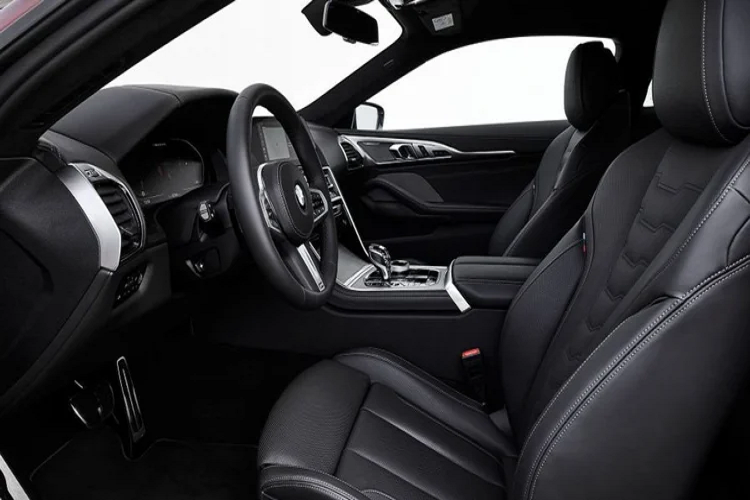 Được biết, BMW Việt Nam (Thaco) sắp tới sẽ phân phối dòng 8 Series, tuy nhiên chỉ phân phối biến thể Gran Coupe 4 cửa và đưa về nước với số lượng giới hạn chỉ vài xe. Ngoài ra, Thaco BMW chưa có kế hoạch phân phối hai biến thể coupe và mui trần.