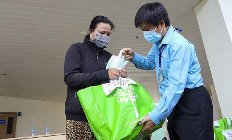Ca COVID-19 nang khoi benh: “Bac si cham soc toi hon nguoi nha”-Hinh-2