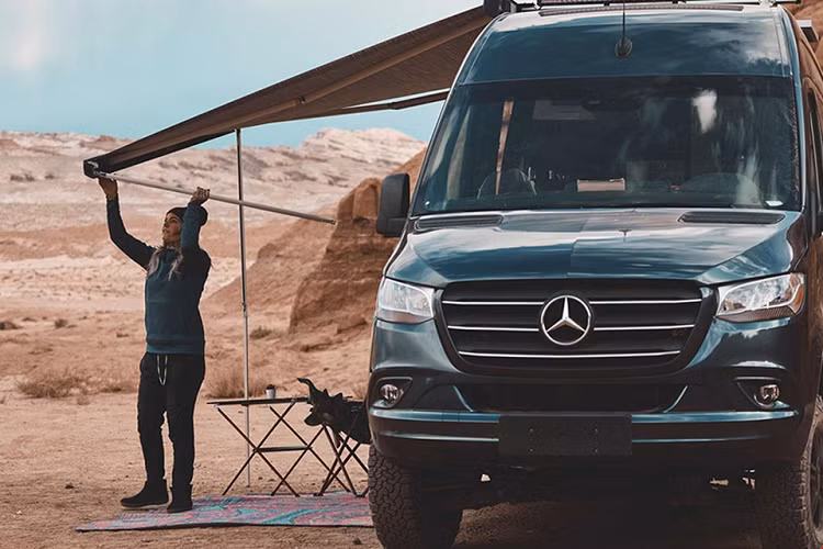 Sanctuary được thiết kế dựa trên mẫu xe van Mercedes-Benz Sprinter 2500 4x4. Không chỉ được nâng cấp không gian nội thất, Thor Motor Coach còn nâng cấp nhiều trang bị bên ngoài.