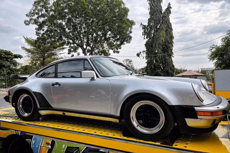Porsche 930 Turbo nhập khẩu Mỹ mất thời gian 4,6 giây để tăng tốc từ vị trí xuất phát lên 100 km/h. Tốc độ tối đa ghi nhận được của mẫu xe này là 250 km/h. Trong khi đó, nếu Porsche 930 Turbo được sinh ra tại thị trường châu Âu sẽ có tốc độ tối đa lên đến 278 km/h.