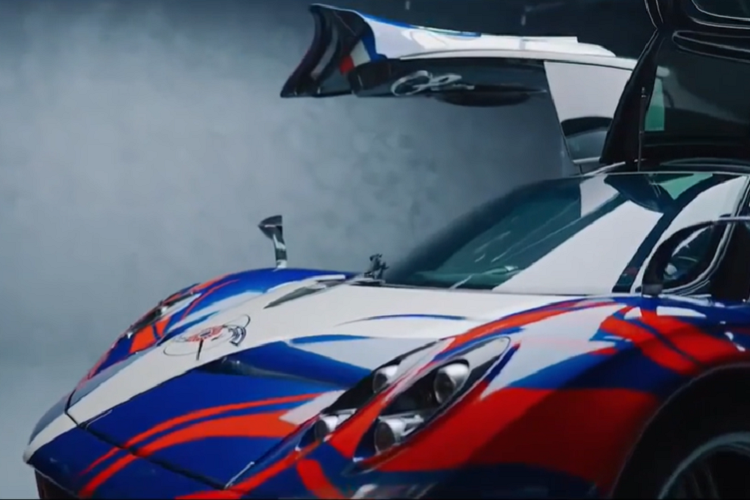 Những hình ảnh cũng như video quay lại cho thấy, garage để xe của Cường Đô la được đặt 1 tấm kính lớn để trên trần giúp hầm đỗ xe có ánh sáng tự nhiên, hay còn được nhiều người đùa là giếng trời. Một số người yêu xe đang chờ video hoàn chỉnh để xem chủ nhà có xuất hiện và cảnh cầu nâng vận chuyển xe Pagani Huayra xuống hầm đỗ xe sẽ rất thú vị.