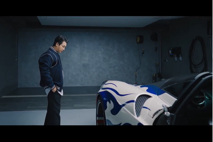 Siêu phẩm Pagani Huayra của Minh Nhựa sử dụng "trái tim" V12, dung tích 6.0 lít, tăng áp kép do Mercedes-AMG sản xuất, động cơ này giúp Pagani Huayra sản sinh công suất tối đa 720 mã lực tại vòng tua máy 5.800 vòng/phút và mô-men xoắn cực đại 1.000 Nm tại dải vòng tua máy 2.250-4.500 vòng/phút.