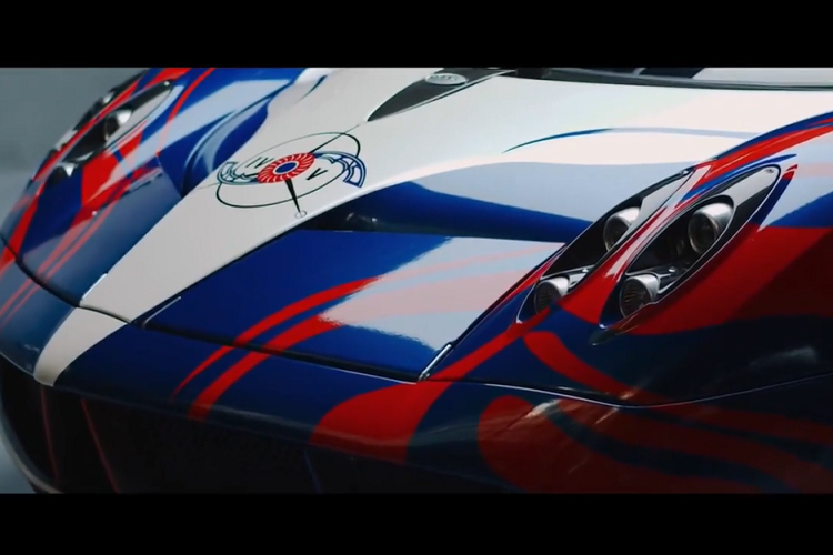 Chỉ có 80 chiếc xe thần gió Pagani Huayra được sản xuất trên toàn thế giới, và mỗi chiếc sẽ có giá bán khác nhau vì tùy theo chương trình cá nhân hóa mà chủ xe yêu cầu. Giá xe Pagani Huayra khởi điểm là 1,3 triệu đô la.