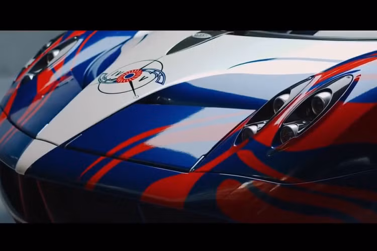 Chỉ có 80 chiếc xe thần gió Pagani Huayra được sản xuất trên toàn thế giới, và mỗi chiếc sẽ có giá bán khác nhau vì tùy theo chương trình cá nhân hóa mà chủ xe yêu cầu. Giá xe Pagani Huayra khởi điểm là 1,3 triệu đô la.