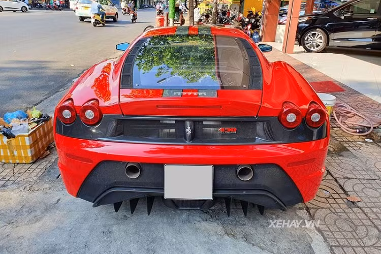 Xe được trang bị động cơ V8 4.3L sản sinh công suất tới 503 mã lực và mô-men xoắn cực đại 470 Nm, giúp xe có thể tăng tốc từ 0 - 100 km/h trước khi cán vận tốc tối đa 319 km/h.