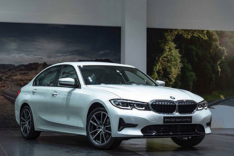 Khi mới ra mắt thị trường Việt Nam vào hồi thnags 4/2020, BMW 320i Sport Line có giá bán là 1,899 tỷ đồng, BMW 320i Sport Line Plus có giá từ 2,179 tỷ và phiên bản BMW 330i M Sport có giá đắt đỏ nhất là 2,499 tỷ đồng.