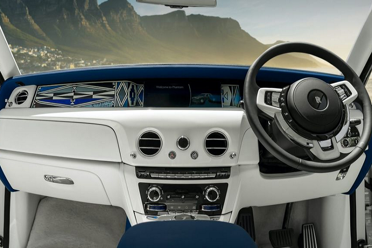 Ngoài ra, theo Rolls-Royce từng tiết lộ, một phần doanh thu của xe The Mahlangu Phantom sẽ được tặng cho trường và sử dụng để hỗ trợ cho một triển lãm mang tên Hồi Tưởng kể về cuộc đời hấp dẫn của bà và vinh danh những đóng góp to lớn của bà đối với nghệ thuật đương đại Châu Phi.