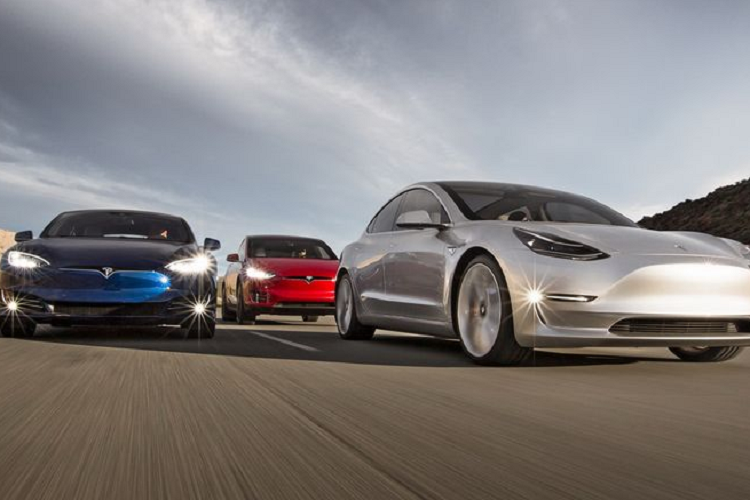 Cong nghe pin moi cua Tesla co te bao to bang... lon nuoc ngot