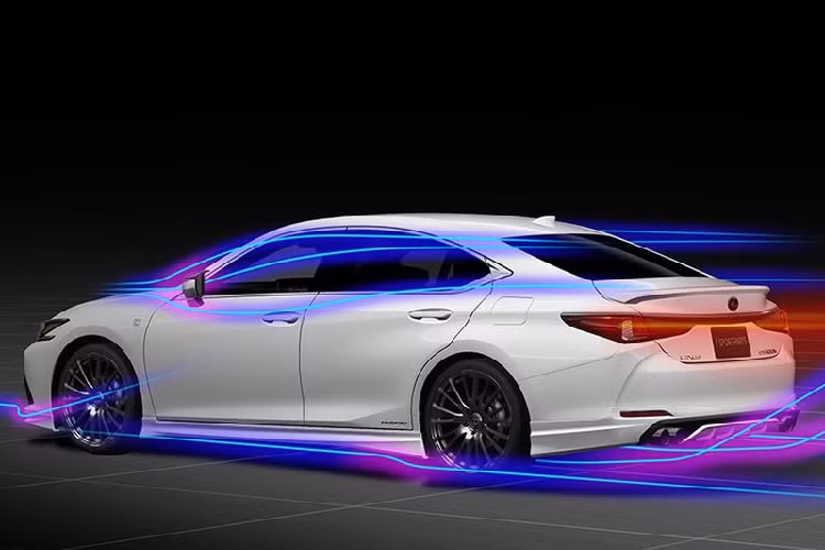 Nội thất Lexus ES 2022 hạng sang cũng được cập nhật với lớp ốp mới cho các công tắc ở tay vịn bên cửa. TRD có bán riêng lẻ từng chi tiết, vì vậy, trong trường hợp chỉ muốn làm nổi bật đầu xe thì có thể mua riêng cánh gió trước.