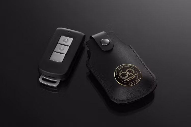 Nằm bên dưới nắp ca-pô của Mitsubishi Triton Passion Red Edition là khối động cơ diesel MIVEC 4 xi-lanh, dung tích 2.4L như bản thường. Động cơ tạo ra công suất tối đa 181 mã lực tại tua máy 3.500 vòng/phút và mô-men xoắn cực đại 430 Nm tại tua máy 2.500 vòng/phút.