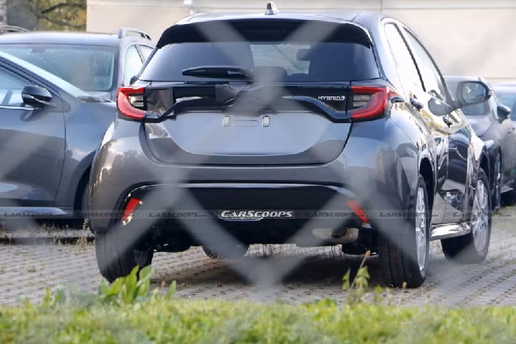 Nhiều khả năng Mazda2 2023 sẽ chính thức ra mắt thị trường châu Âu vào năm sau. Ban đầu, xe sẽ được bán song song với Mazda2 cũ. Dự kiến, Mazda2 2023 sẽ được lắp ráp tại nhà máy của Toyota ở Valenciennes thuộc miền Bắc nước Pháp, cùng với Yaris Hybrid.