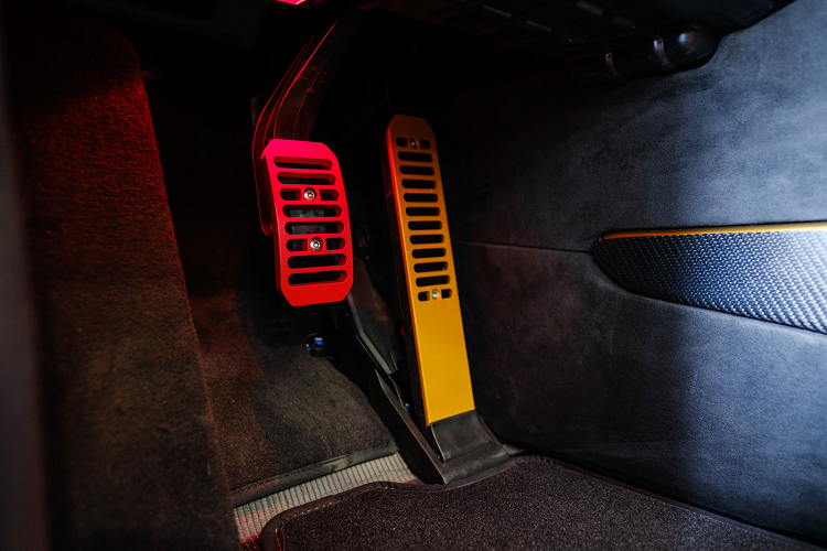 Có thể thấy, với những trang bị cực kỳ ấn tượng, chiếc McLaren 765LT này là một trong những chiếc 765LT đẹp nhất từng được xuất xưởng với những chi tiết được hoàn thiện một cách công phu với tay nghề cao của những người thợ từ McLaren,