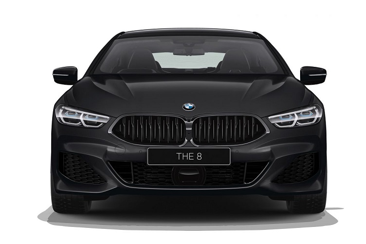 Xe sẽ chính thức mở bán tại thị trường Nhật Bản vào ngày 30/6 tới đây, với giá xe BMW 8 Series Frozen Black Edition mới niêm yết 15 triệu Yên (khoảng 3,12 tỷ đồng) cho phiên bản Coupe, trong khi phiên bản Gran Coupe sẽ cao hơn đôi chút ở mức 15,1 triệu Yên (khoảng 3,14 tỷ đồng).