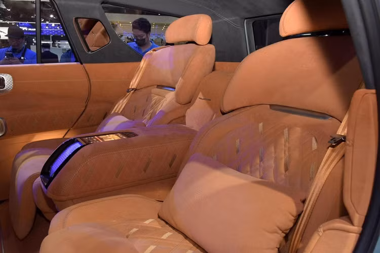 Tuy nhiên điểm hấp dẫn nhất của Tank 700 không phải là ở thành phần ngoại thất và nội thất, mà là ở hệ thống truyền động, Dựa theo các báo cáo, mẫu xe mới này có trang bị động cơ tăng áp V6 dung tích 3.0 lít mới nhất được phát triển bởi Great Wall Motors.