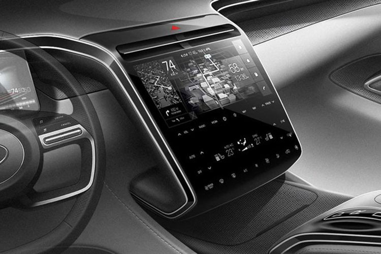 Khoang cabin Hyundai Tucson L đem lại cảm giác sang trọng, hiện đại. Mặt taplo và vô lăng chia tầng phong cách du thuyền, cụm đồng hồ kỹ thuật số nhô lên khỏi bảng điều khiển thay vì nằm lọt vào trong như trước đây. Ở khu vực trung tâm là màn hình thông tin giải trí cảm ứng kích thước 10.25 inch, hỗ trợ tương thích Apple Carplay và Android Auto.