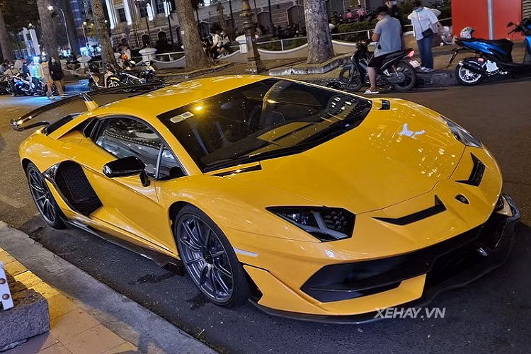 Về nước từ cuối tháng 11 năm ngoái, Lamborghini Aventador SVJ Coupe duy nhất tại Việt Nam đã nhanh chóng tìm được chủ nhân - chính là vị đại gia ngành cà phê.
