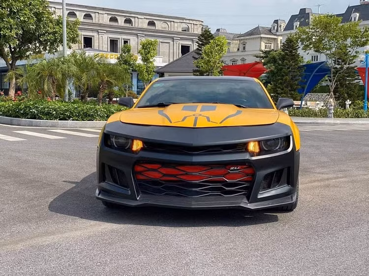 Chevrolet Camaro hon 1,3 ty tai Viet Nam bi dan mang 