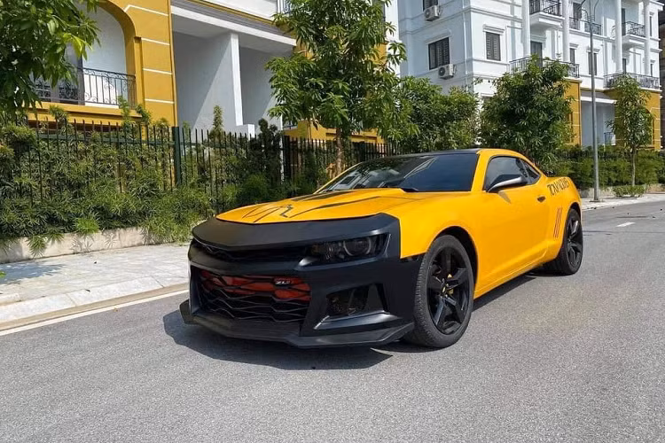 Chevrolet Camaro hon 1,3 ty tai Viet Nam bi dan mang 