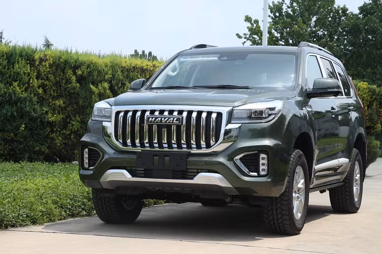 Autohome – hãng truyền thông về ôtô Trung Quốc vừa công bố hình ảnh thực tế của mẫu SUV Haval H9 2021 mới, mẫu xe này được đồn đoán sẽ bắt đầu được sản xuất vào tháng 10 năm nay. Haval H9 2021 là bản nâng cấp facelift mới dựa trên thế hệ H9 đã ra mắt hồi năm 2014, đã có mặt trên thị trường được 7 năm.