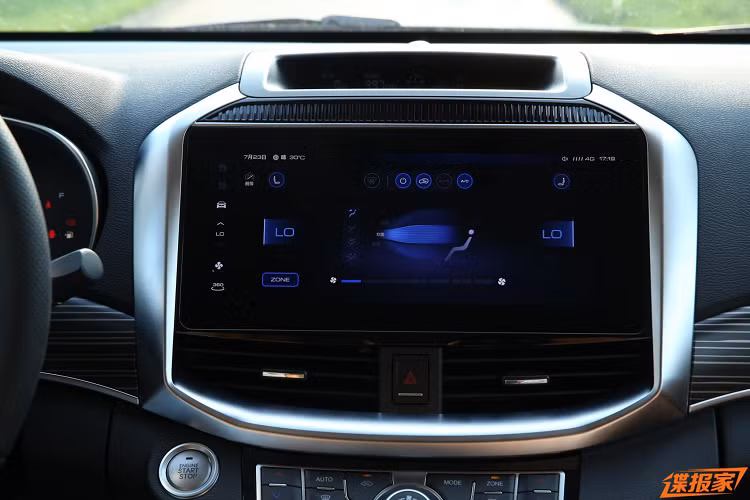 Kích thước của H9 lớn hơn so với Land Cruiser Prado (DxRxC 4.840 x 1.885 x 1.845mm và 2.790mm chiều dài cơ sở).