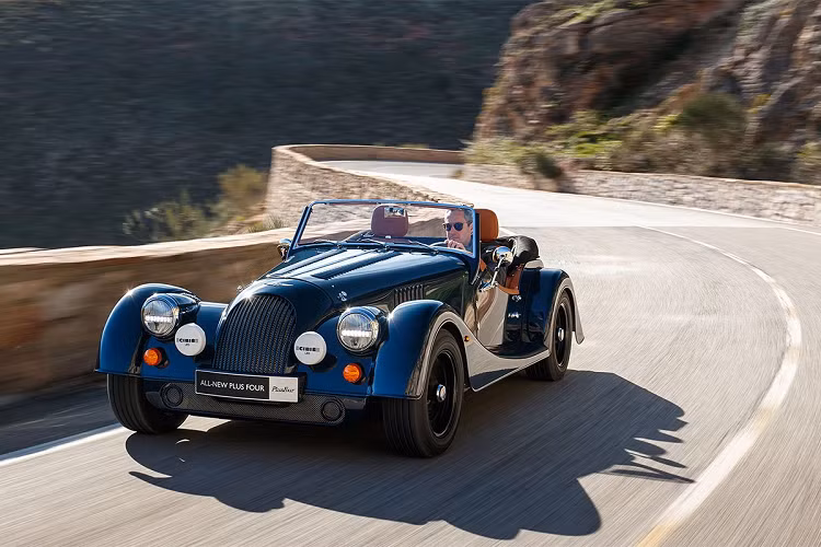 Theo ông Nguyễn Phước Duy, Tổng giám đốc DKC Auto, hiện đơn vị này đã hoàn tất xong các thủ tục đàm phán và đang trong quá trình hoàn thiện Showroom trưng bày xe cũng như các bước chuẩn bị để bắt đầu hoạt động kinh doanh. Tuy nhiên, do tình hình dịch Covid-19 diễn biến căng thẳng nên đã ảnh hưởng đến tiến độ ra mắt thương hiệu Morgan tại Việt Nam. Dự kiến có thể đến đầu năm 2022, xe Morgan thương mại mới có thể về nước và bán ra thị trường.