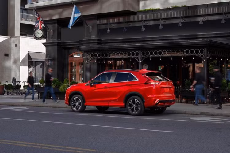 Mitsubishi không công bố thông tin về động cơ của Eclipse Cross 2022, tuy nhiên, nhiều khả năng nó sẽ sử dụng động cơ tăng áp 4 xilanh 1.5L nâng cấp so với đời cũ, vốn đang mạnh 152 mã lực.