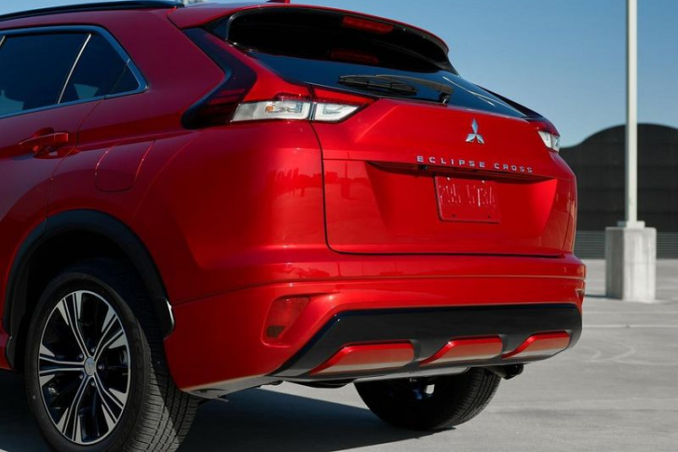 Xe sẽ có tổng cộng 4 phiên bản với giá khởi điểm cho bản ES tiêu chuẩn, mức giá xe Mitsubishi Eclipse Cross 2021 là 24.600 USD tại Mỹ.