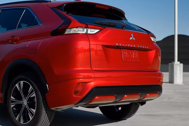 Xe sẽ có tổng cộng 4 phiên bản với giá khởi điểm cho bản ES tiêu chuẩn, mức giá xe Mitsubishi Eclipse Cross 2021 là 24.600 USD tại Mỹ.