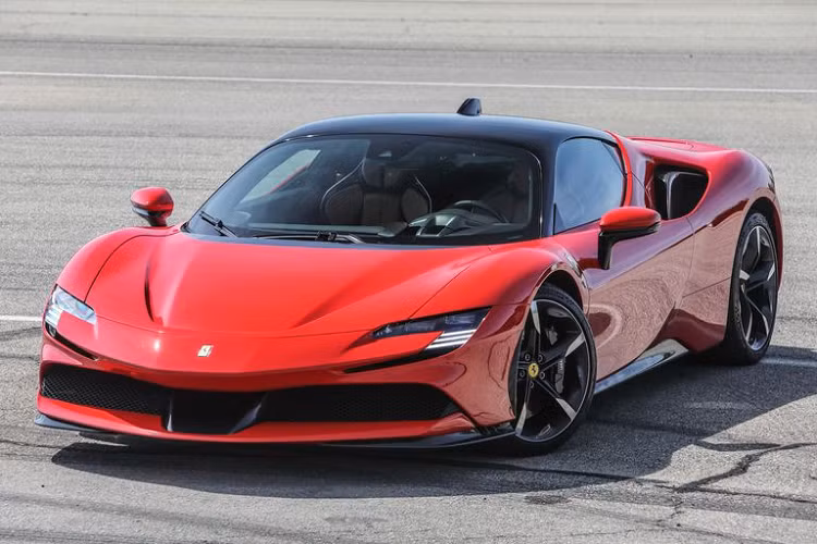 Theo trao đổi đại diện Ferrari Việt Nam không tiết lộ các option ông Cường lựa chọn vì lý do bảo mật khách hàng. Hãng siêu xe Italy cũng giữ bí mật về mức giá của chiếc SF90 Stradale của doanh nhân này. Trước đó, đã có 2 chiếc Ferrari SF90 Stradale màu đỏ được nhập về Việt Nam bởi đơn vị tư nhân nhưng bộ đôi này vẫn chưa xuất hiện trên đường phố.