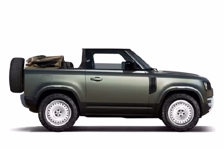 Solihull Sand lại được thiết kế theo phong cách cổ điển hơn lấy cảm hứng từ chiếc Land Rover đầu tiên ra mắt vào năm 1948, đi kèm là bộ mâm 20 inch kiểu cũ, ngoại thất sơn xanh lục và nhiều chi tiết trang trí bằng kim loại sáng bóng. Cấu hình còn lại là Kokkini Paralia có hơi hướng hiện đại hơn với lớp sơn ngoại thất màu đỏ thẫm và bộ mâm 22 inch.