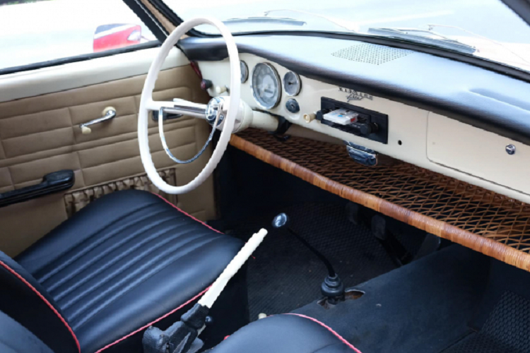 Ngay từ ban đầu, trong năm 1955, Karmann Ghia Type 14 bắt đầu được sản xuất tại Osnabruck, Đức đã đạt doanh số vượt trên mong đợi với doanh số hơn 10.000 chiếc.