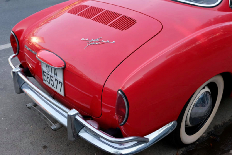 Không chỉ là một phương tiện, Karmann Ghia (Type 14) là một món “đồ chơi” mang ý nghĩa sưu tầm dành cho giới yêu xe cổ tại Việt Nam. Dòng xe này hấp dẫn bởi thiết kế cổ điển vượt thời gian, nghệ thuật chế tác, động cơ xy-lanh đối đỉnh làm mát bằng gió quen thuộc ở các mẫu coupe Đức cổ điển như 911 hay Beetle,... Volkswagen Karmann Ghia nói riêng và xe cổ nói chung mang nhiều giá trị và sức hấp dẫn khác mà chỉ có người chơi mới hiểu.