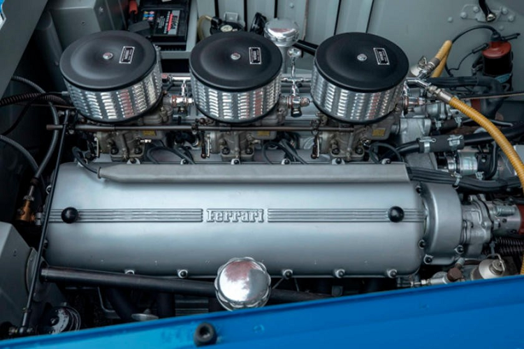 Trước khi đến với chi tiết giá trị, ta sẽ muốn biết tại sao chiếc Ferrari 340 America đời 1952 màu xanh lam này lại được coi là đặc biệt quý hiếm. Thứ nhất, nó là một trong số chỉ 24 chiếc từng được chế tạo và có một lịch sử vô cùng thú vị.