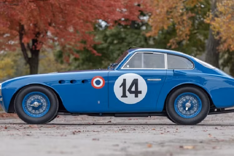 Tua nhanh tới năm 1990 khi một tay đua drag tên Mike Sanfilippo đã mua chiếc Ferrari cổ điển từ một garage với số tiền chỉ 200 USD. Người bá lúc đó chỉ muốn tống khứ chiếc xe cũ càng nhanh càng tốt, và bản thân Sanfilippo cũng không biết thân phận thật của chiếc xe.