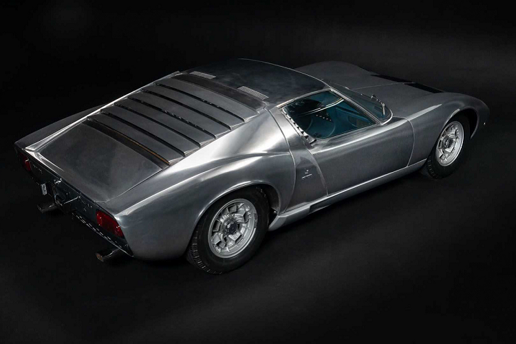 Gia đình cô đã quyết định đặt hàng chiếc Miura từ Lamborghini như một cách để chuyển ngoại tệ ra nước ngoài. Theo thỏa thuận ban đầu, Berkeley sẽ bán chiếc Miura khi xe được bàn giao đến tay cô, tuy nhiên Berkeley đã đưa ra một quyết định táo bạo khi quyết định giữ lại chiếc xe và sử dụng trong vòng hai năm.