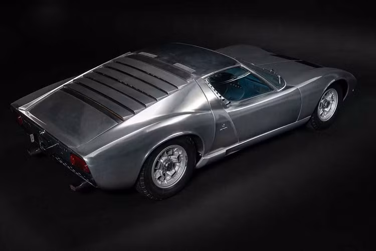 Gia đình cô đã quyết định đặt hàng chiếc Miura từ Lamborghini như một cách để chuyển ngoại tệ ra nước ngoài. Theo thỏa thuận ban đầu, Berkeley sẽ bán chiếc Miura khi xe được bàn giao đến tay cô, tuy nhiên Berkeley đã đưa ra một quyết định táo bạo khi quyết định giữ lại chiếc xe và sử dụng trong vòng hai năm.