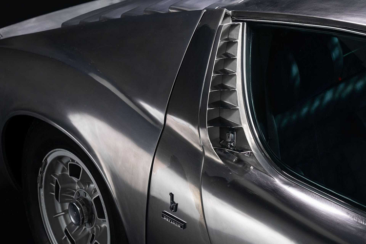 Hơn bốn thập kỷ sau, chiếc Miura được mua lại bởi một người đam mê nhiệt huyết và cũng là một chuyên gia sưu tầm và bảo quản. Ông cũng sở hữu một chiếc Miura đã được trao giải Chiếc xe bảo quản tốt nhất sau chiến tranh tại sự kiện Pebble Beach. Tuy rằng một số bộ phận trên xe đã từng được sửa chữa nhưng nhà sưu tập này vẫn quyết định không phục chế chuyên sâu chiếc xe.