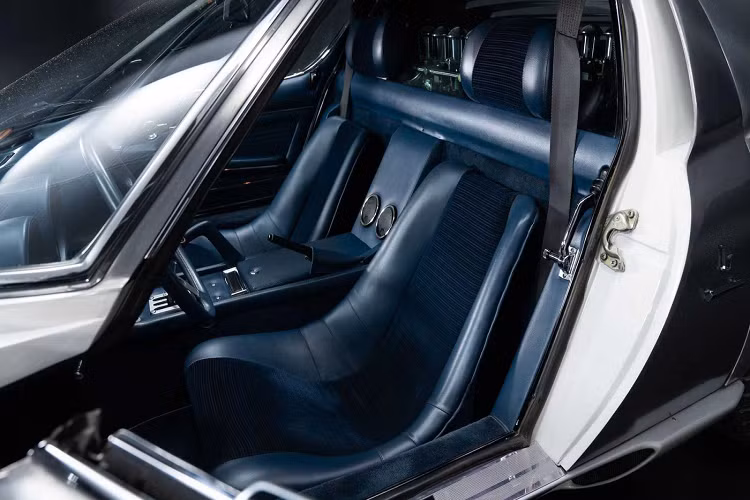 Sau khi mua lại Miura vào năm 2019, nhà sưu tập này đã chiêu mộ một nhóm chuyên gia để đem chiếc xe về với tình trạng nguyên bản. Một trong một nhiệm vụ khó khăn mất đến 8 tháng để hoàn thành chính là việc tái tạo lại phần đầu xe bên phải từng bị hư hỏng và chỉ cắt bằng kim loại khi cần thiết, đồng thời đội ngũ phục chế tài hoa cũng đã thay thế những chi tiết hư hỏng về lại phụ tùng chính hãng.